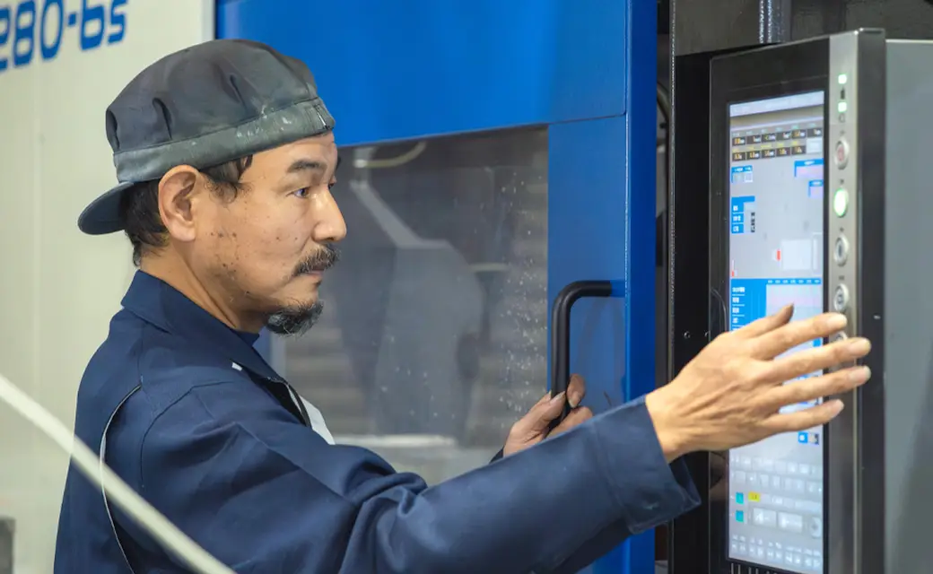 プラスチック成形オペレーター（射出成形機操作）